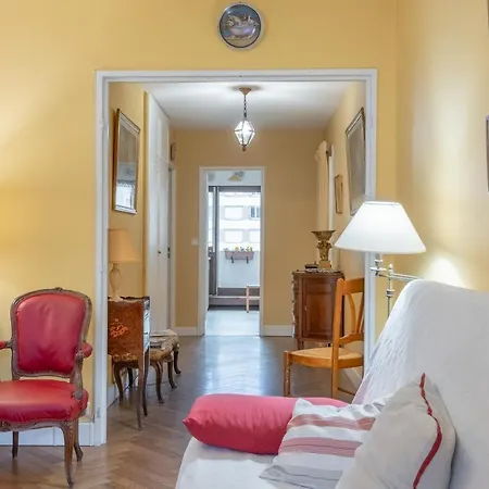 Apartment Veeve - Honeybee Haven Paris