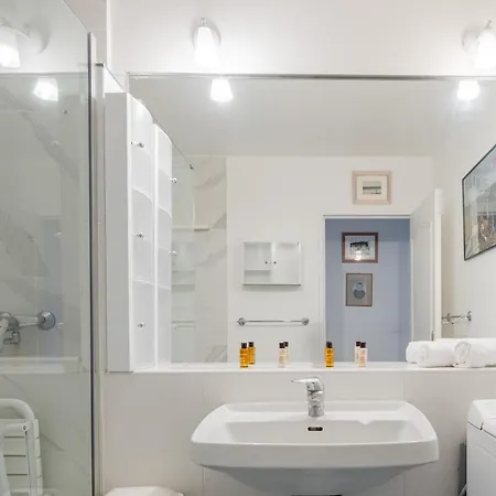 Apartment Veeve - Honeybee Haven Paris